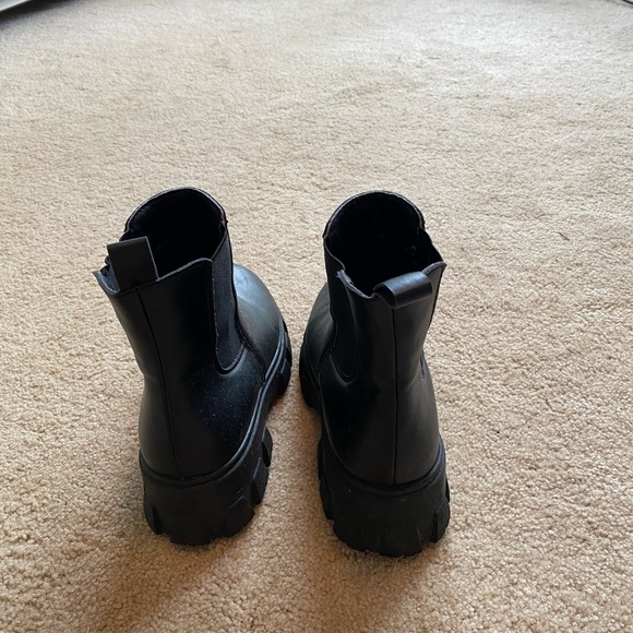 chunky heel black booties - Picture 2 of 3